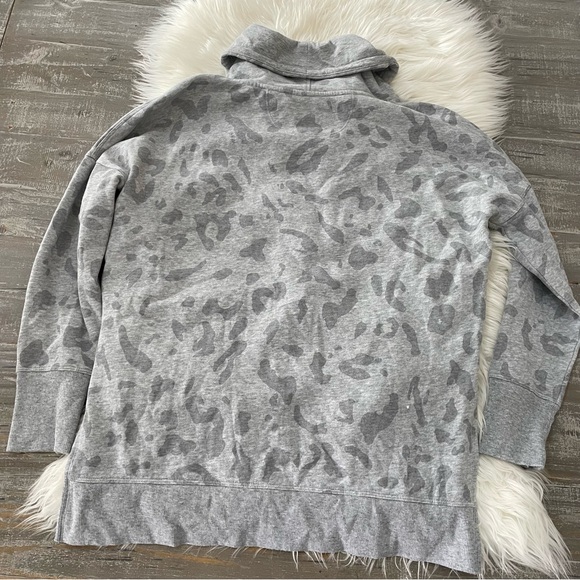 Calvin Klein Leopard Pullover Sweatshirt | Size Small - Picture 4 of 4